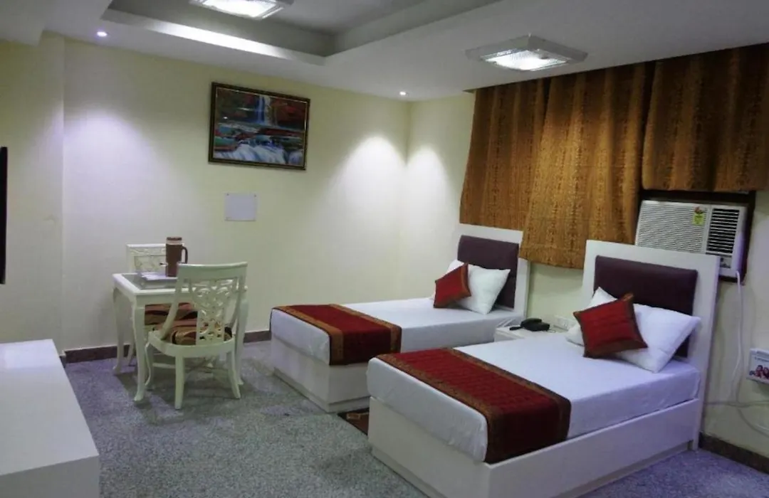 Airport Hotel The Paramont-1